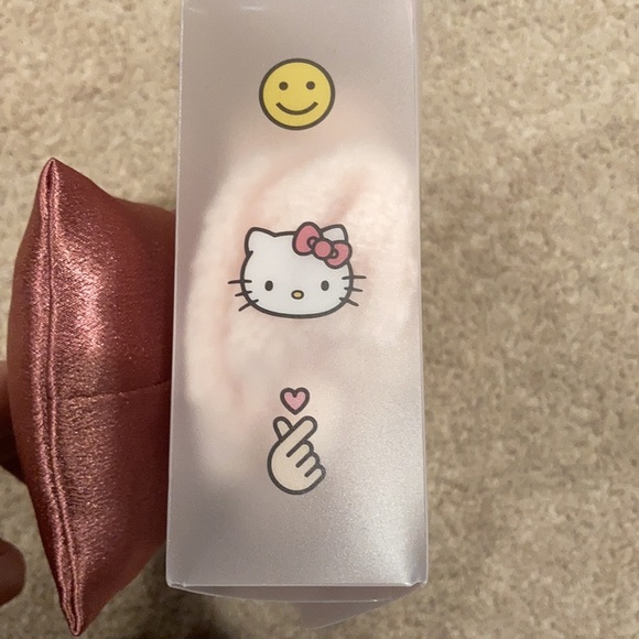 GIVEAWAY: NWT Hello Kitty Plush Spa Headband +FREE SHIPPING Givey Guests Welcome - Picture 5 of 7